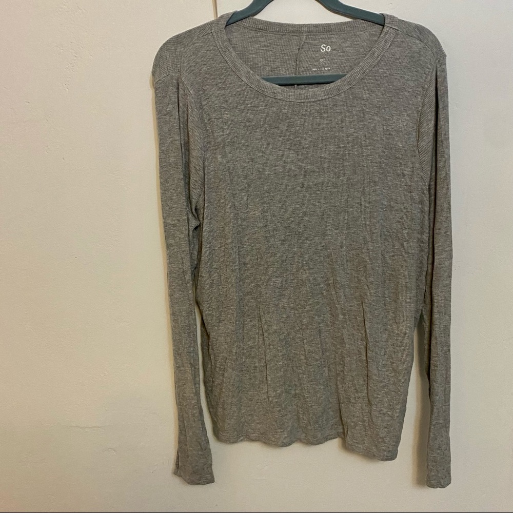 Light gray ribbed long sleeve. Size: xx-large.
